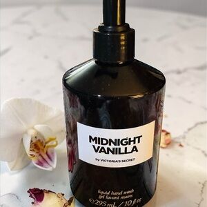 Victoria's Secret Midnight Vanilla Hand Soap - Black